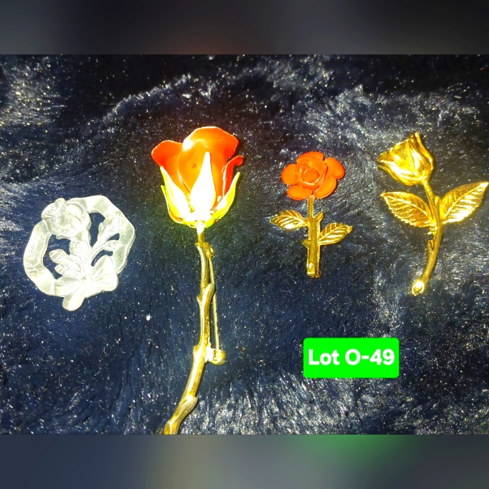 4 Peice Lot Gold Toned and Red Rose Brooches Lot